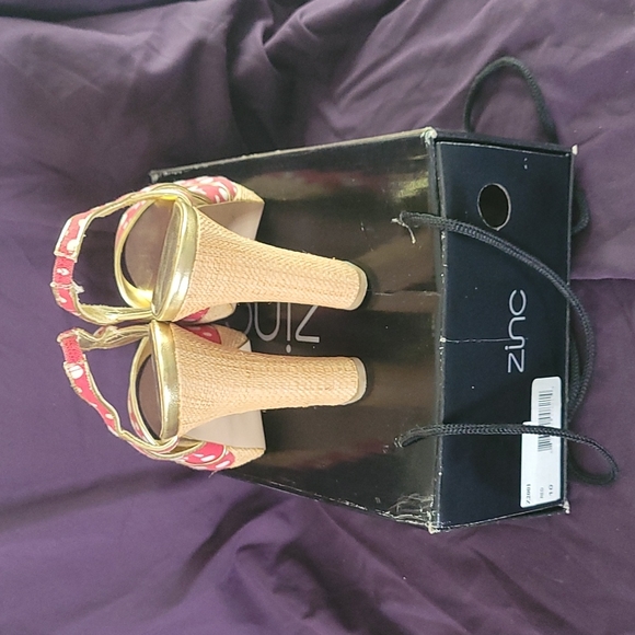 Zinc Red, White and Gold Heels - Size 10 - Picture 2 of 2